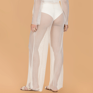 A calça de Tela off white com arração em cadarço da De Chelles é uma inovação na moda praia de luxo, feita para mulheres modernas.