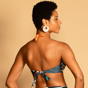 Biquíni com Bojo Franzido Frontal Mediterrâneo. Bojo franzido e alças removíveis para bronzeado perfeito. Detalhe frontal e estampa localizada para estilo único sob o sol.