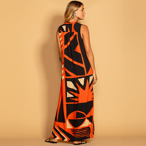 Vestido Longo Tribo do Sol: elegância e versatilidade para os seus dias de verão com um toque de glamour à beira-mar.
