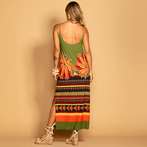 Vestido tricô alças finas estampa Maná. Conforto e elegância em um design versátil para todas as ocasiões. Adquira o seu agora!
