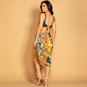 Canga estampada com tassels charmantes e estampa exclusiva. Leve, versátil e perfeita para praia e piscina. Arrase com estilo!