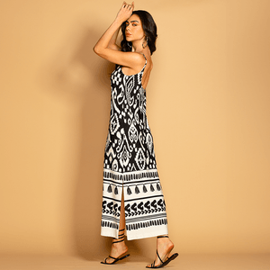 Vestido de tricô com estampa floral, alças finas. Elegância e conforto para arrasar em qualquer ocasião de verão.