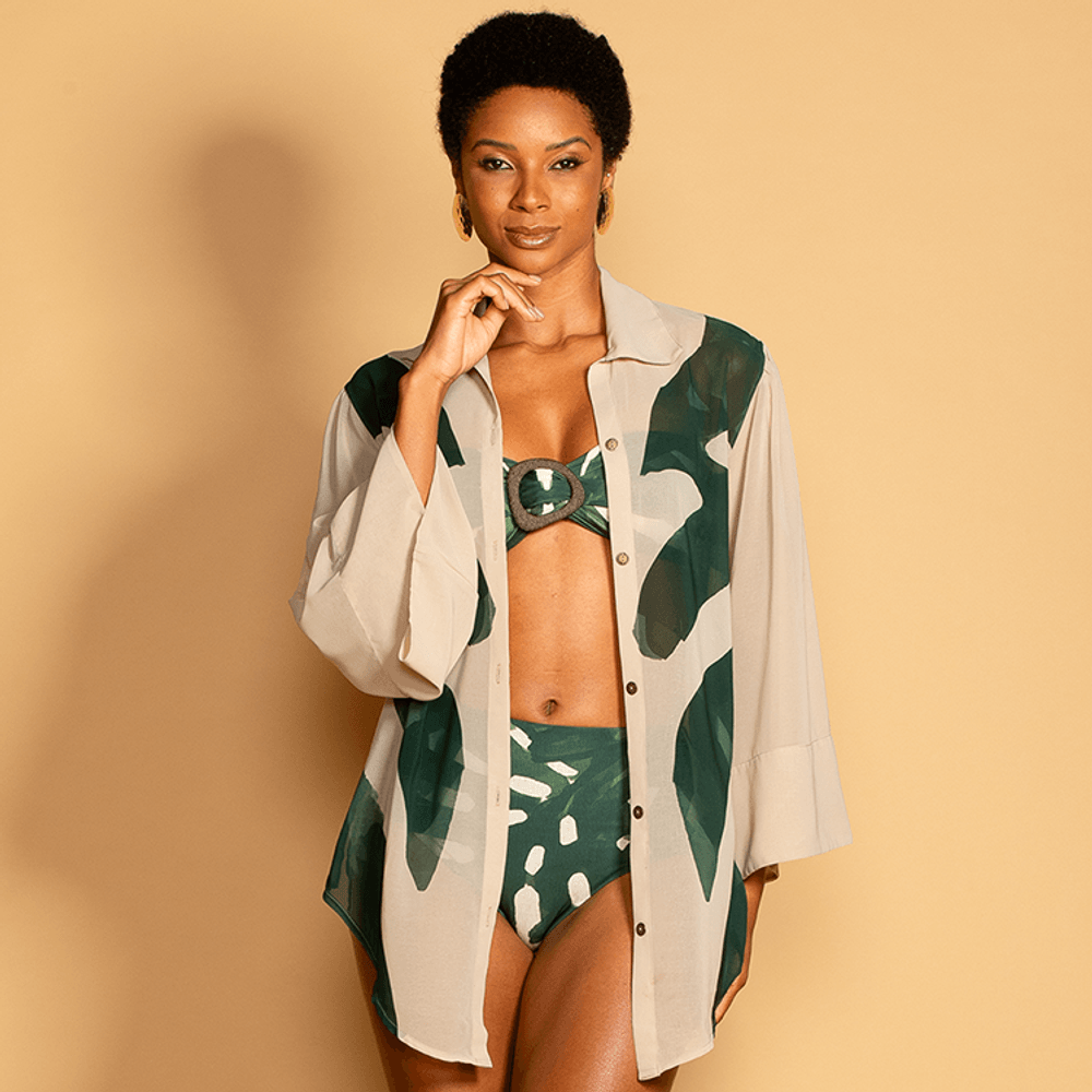 Chemise em voil com mangas amplas e estampa vibrante, ideal para conforto e estilo no verão. Versátil para diversas ocasiões.