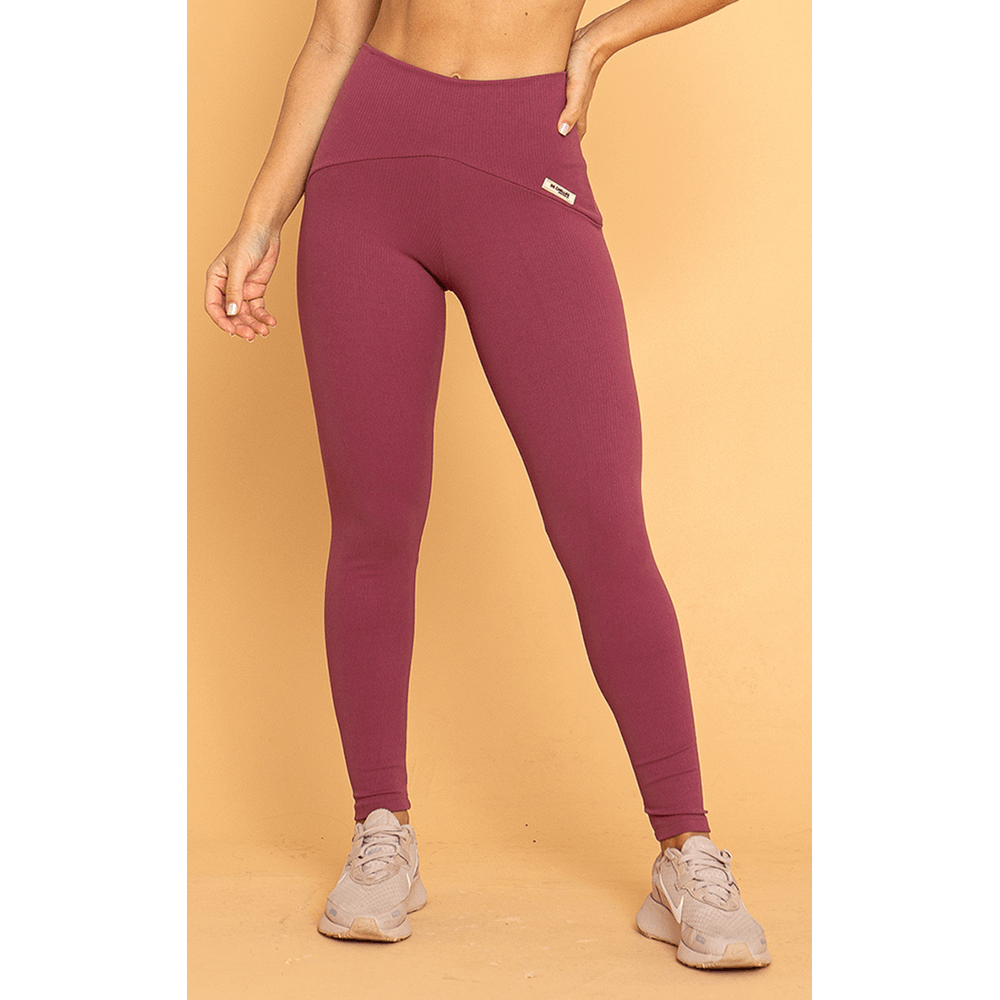 Legging Viena canelada com cós anatômico e proteção UV 50+. Tecido com compressão e elasticidade para treinos e looks versáteis.
